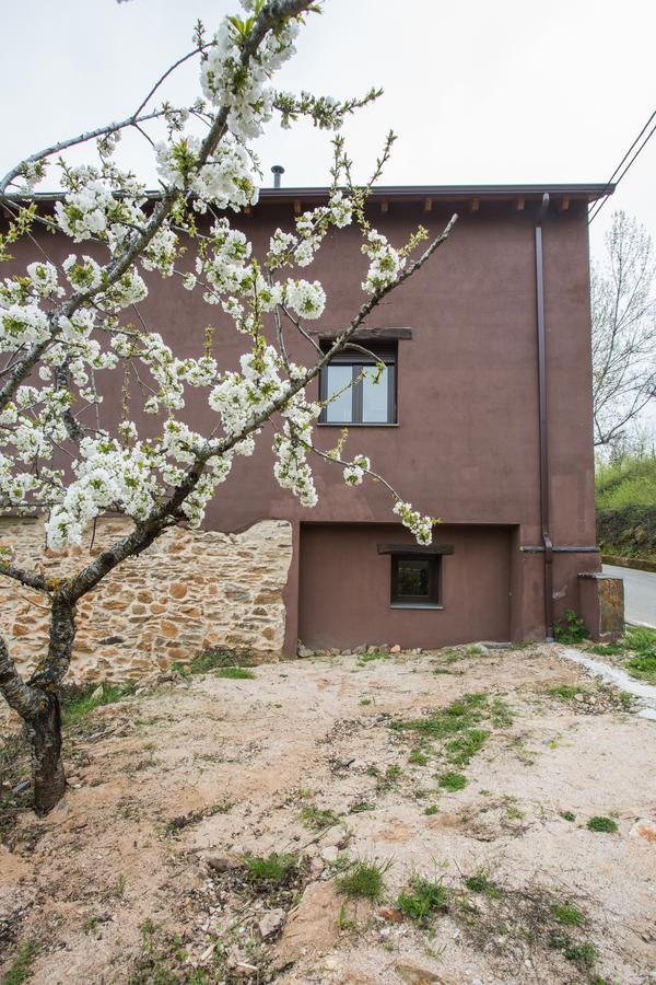 Os Feleitos Guest House Orellan ภายนอก รูปภาพ