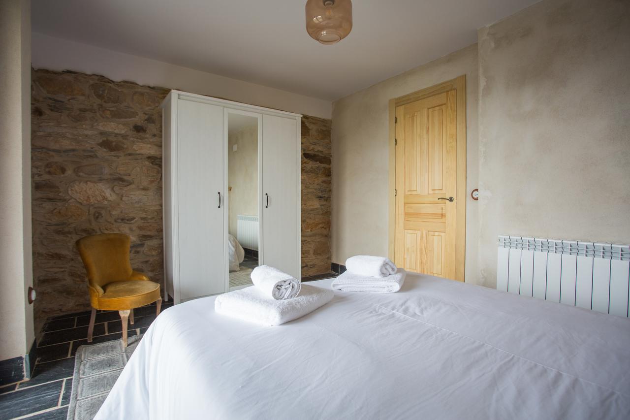Os Feleitos Guest House Orellan ภายนอก รูปภาพ