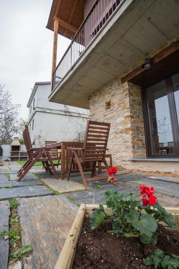 Os Feleitos Guest House Orellan ภายนอก รูปภาพ