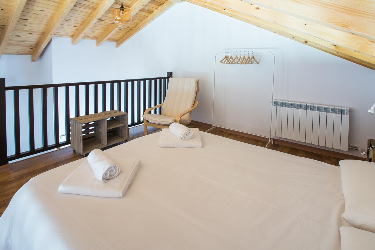 Os Feleitos Guest House Orellan ภายนอก รูปภาพ